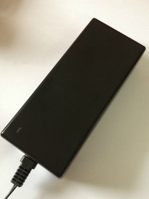 ไฟฟ้าแรงสูงสก์ท็อปอะแดปเตอร์ด้วย IEC8 / IEC14 เชื่อมต่อ AC, 50Hz / 60Hz