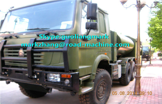SINOTRUK HOWO Green Military 6 * 4 รถบรรทุกน้ำ 25000L พร้อม EURO Standard LHD หรือ RHD